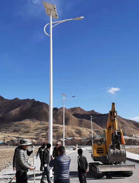 甘南碌曲10米长城区太阳能路灯项目