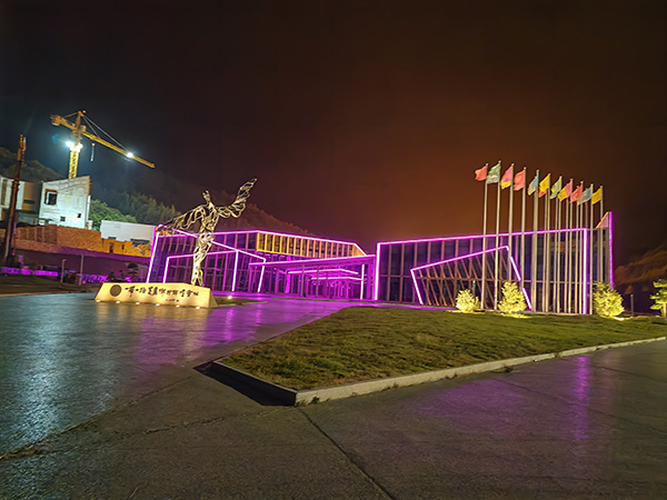 城市亮化是现代城市建设的重要组成部分，它不仅可以美化城市的夜景，还能提升城市的整体形象。随着科技的不断进步，城市亮化也得到了更多的关注和创新。本文将介绍一些关于城市亮化的创意和技术，帮助读者了解长城区城市亮化的重要性以及如何进行长城区城市亮化的规划和实施。